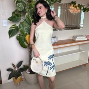 VESTIDO CURTO FEMININO EM ALFAIATARIA COM COQUEIROS BORDADOS Amarelo manteiga