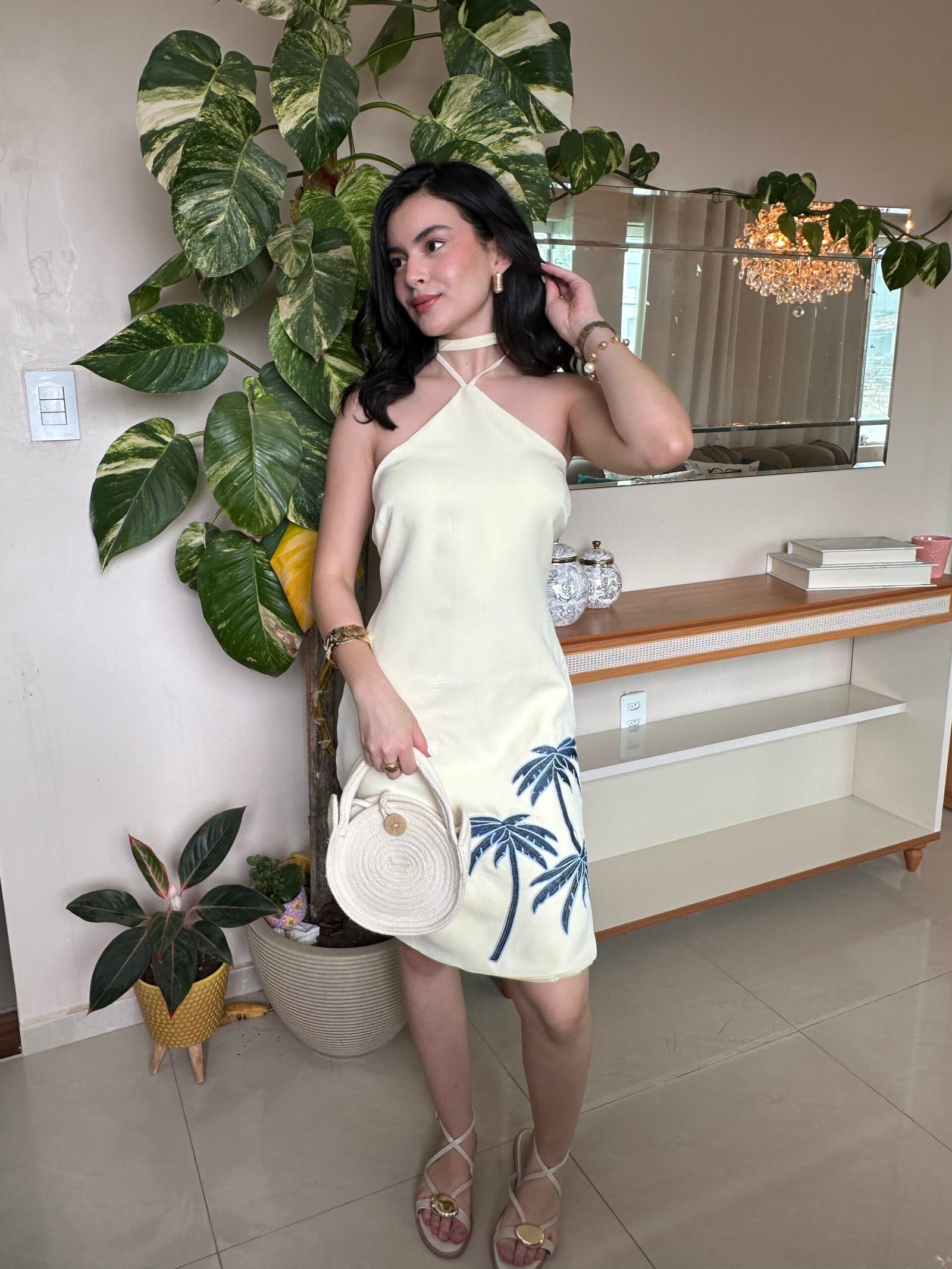 VESTIDO CURTO FEMININO EM ALFAIATARIA COM COQUEIROS BORDADOS Amarelo manteiga