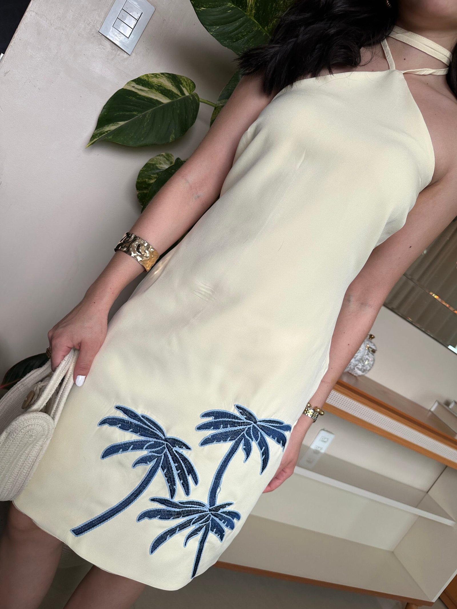 VESTIDO CURTO FEMININO EM ALFAIATARIA COM COQUEIROS BORDADOS Amarelo manteiga