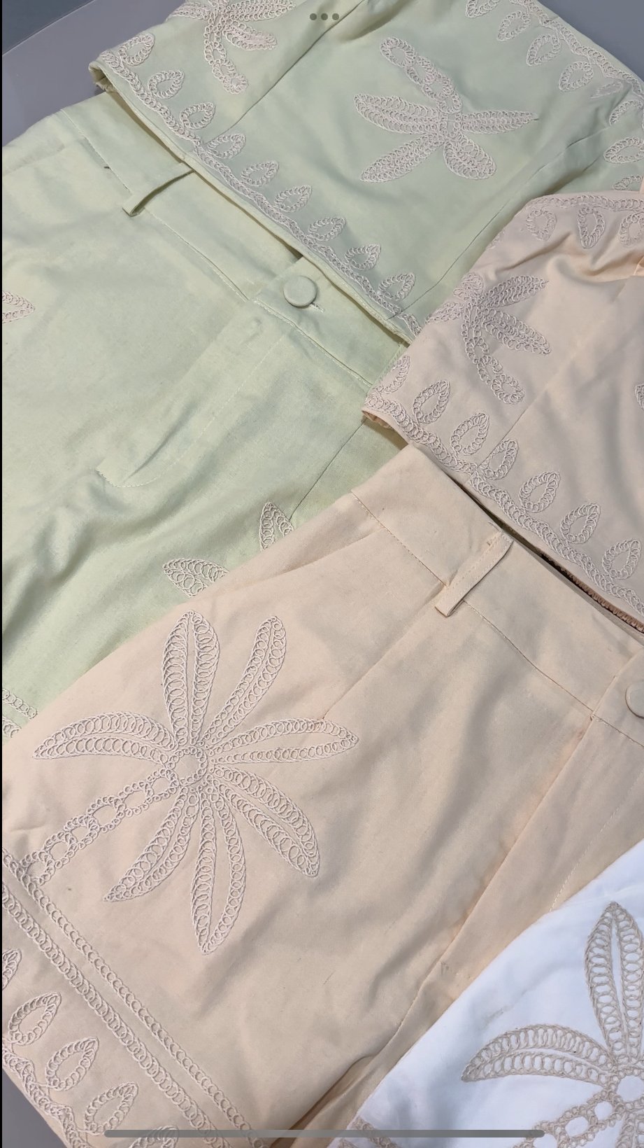 CONJUNTO CROPPED E SHORT COM BORDADO